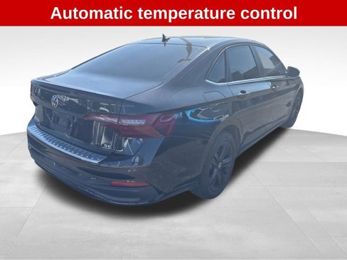 Used 2024 Volkswagen Jetta SE w/ Panoramic Sunroof Package image 5