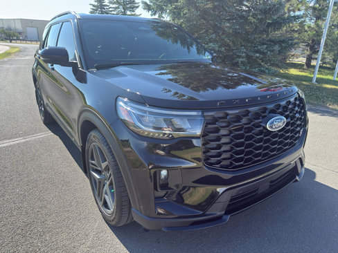 Used 2025 Ford Explorer ST image 5