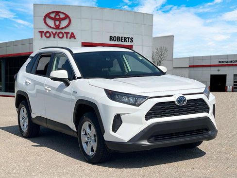 Used 2019 Toyota RAV4 LE image 1