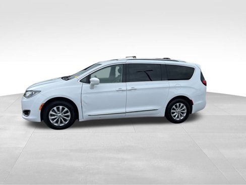 Used 2019 Chrysler Pacifica Touring-L image 2