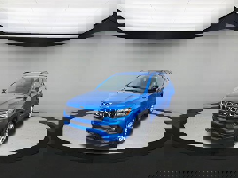 Used 2024 Jeep Compass Latitude image 4