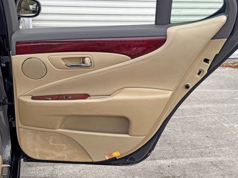 Used 2008 Lexus LS 460 image 40