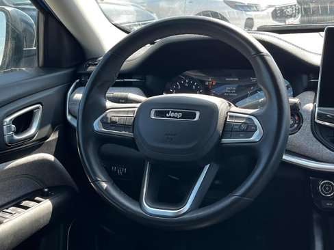 Used 2022 Jeep Compass Latitude image 12