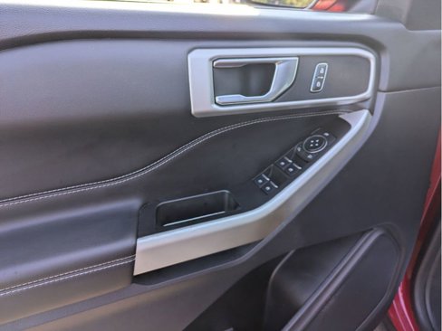 Certified 2022 Ford Explorer XLT w/ Equipment Group 202A image 15