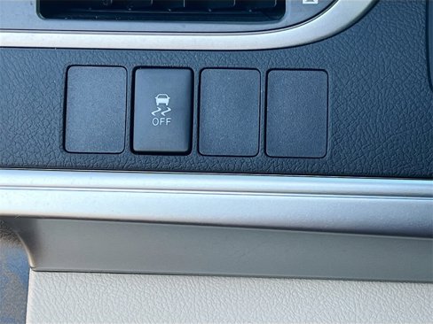 Used 2014 Toyota Camry LE image 10