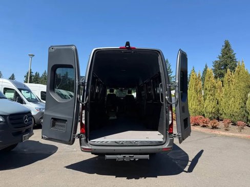 Used 2025 Mercedes-Benz Sprinter 2500 image 5
