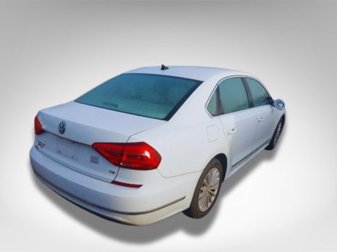 Used 2016 Volkswagen Passat 1.8T SE w/ Lighting Package (P06) image 4
