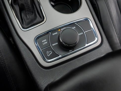 Used 2019 Jeep Grand Cherokee Limited image 18