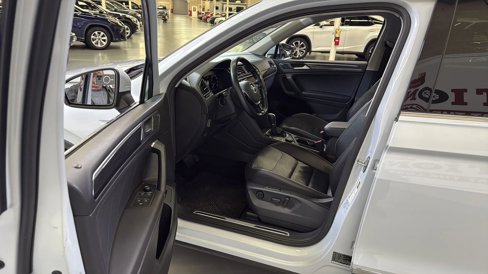 Used 2019 Volkswagen Tiguan SEL Premium w/ 3rd Row Seat Package image 12
