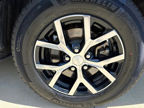 Used 2024 Jeep Grand Cherokee L Limited image 16