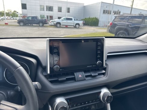 Used 2021 Toyota RAV4 XLE image 16