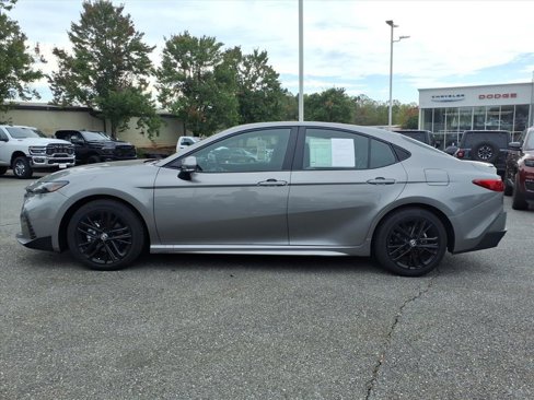 Used 2025 Toyota Camry SE image 7