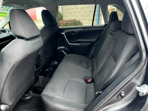 Used 2021 Toyota RAV4 LE image 13