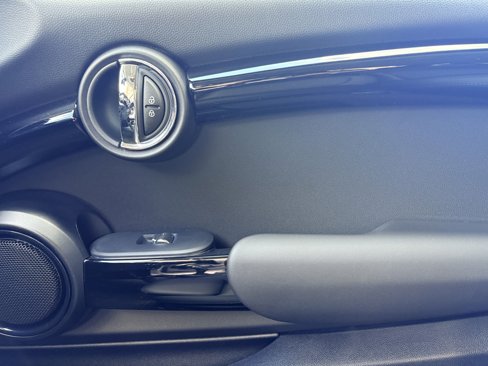 Used 2021 MINI Cooper SE w/ 6.5" Touchscreen Package image 24
