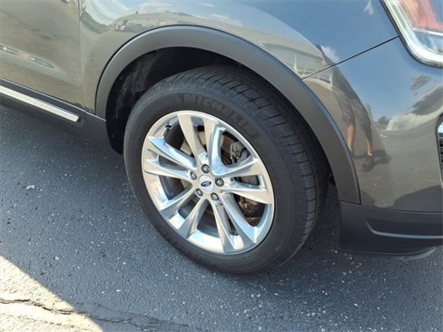 Used 2018 Ford Explorer XLT w/ Equipment Group 202A image 4