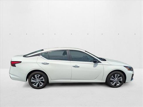 Used 2025 Nissan Altima 2.5 S image 4