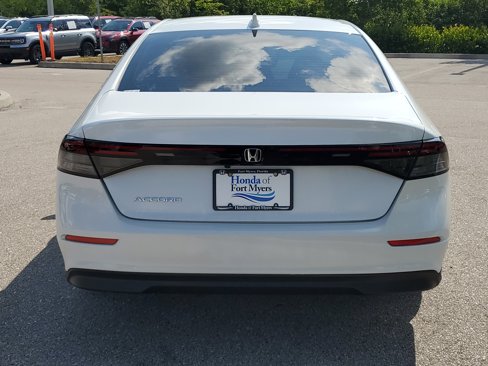 Used 2023 Honda Accord EX image 6