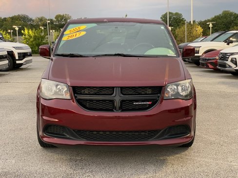 Used 2017 Dodge Grand Caravan SE image 2