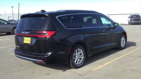 Certified 2021 Chrysler Pacifica Touring-L image 8