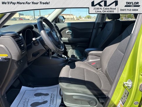 Used 2016 Kia Soul + image 10