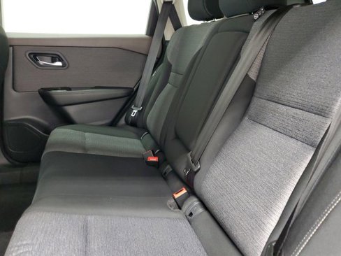 Used 2023 Nissan Rogue SV image 9