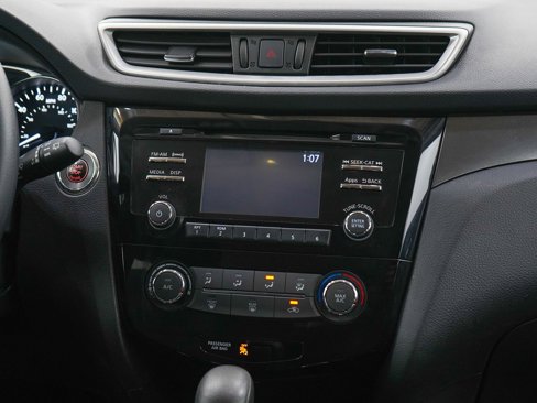 Used 2016 Nissan Rogue SV image 14