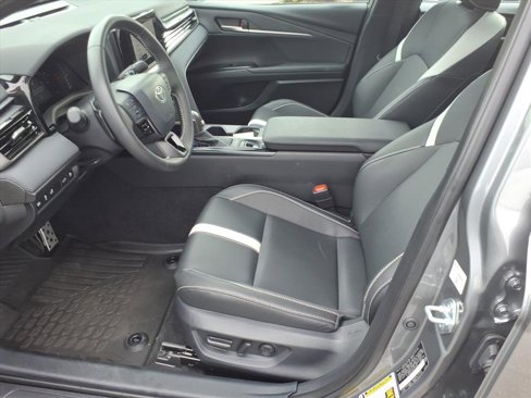 Used 2025 Toyota Camry SE image 11