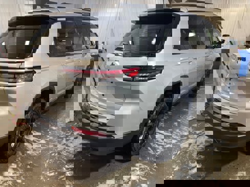 New 2025 Jeep Grand Cherokee L Altitude image 6