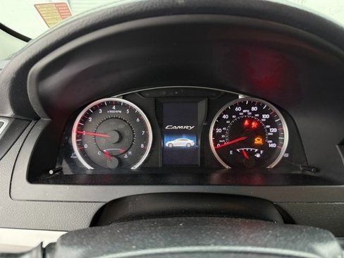 Used 2017 Toyota Camry SE image 19
