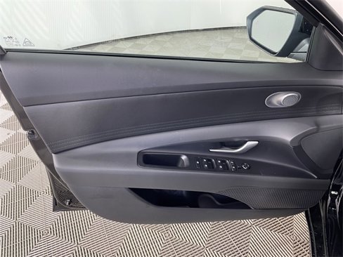 New 2025 Hyundai Elantra SE image 13