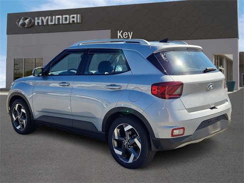 Certified 2021 Hyundai Venue SEL w/ Premium Package image 4