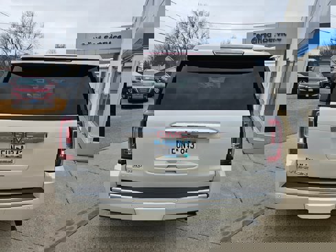 Used 2015 GMC Yukon Denali w/ Premium Package image 3