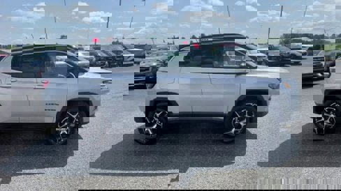 Used 2024 Jeep Compass Limited image 2