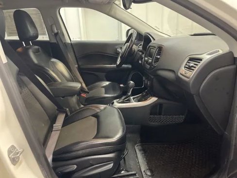 Used 2018 Jeep Compass Latitude w/ Cold Weather Group image 14