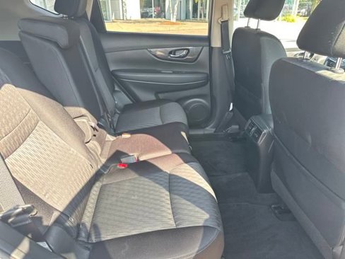 Used 2019 Nissan Rogue SV image 21