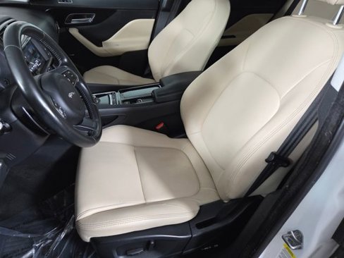 Used 2018 Jaguar F-PACE Premium image 18