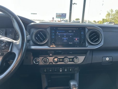 Used 2018 Toyota Tacoma TRD Off-Road image 21