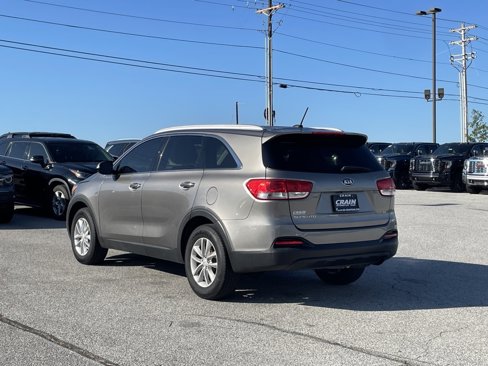 Used 2017 Kia Sorento LX image 5