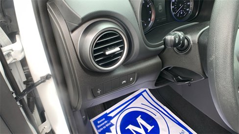 Used 2021 Hyundai Kona SE image 11