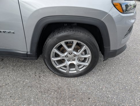 Used 2022 Jeep Compass Latitude image 4