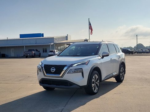 Used 2021 Nissan Rogue SV w/ Premium Package image 2