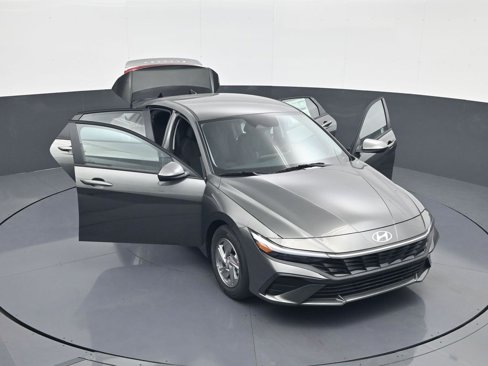 New 2025 Hyundai Elantra SE image 29