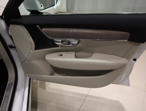 Used 2025 Volvo S90 B6 Plus w/ Protection Package Premier image 15