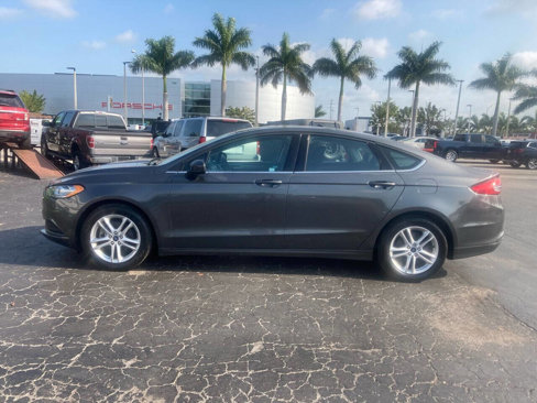 Used 2018 Ford Fusion SE image 2
