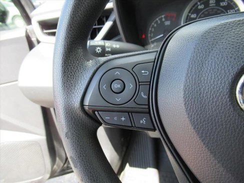 Used 2022 Toyota Corolla LE image 19