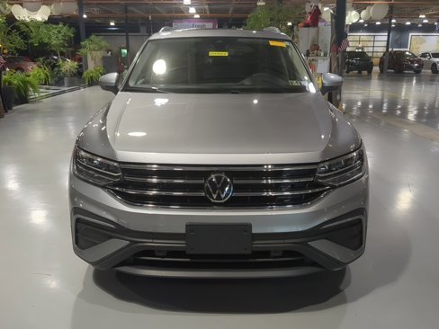 Used 2022 Volkswagen Tiguan SE image 3