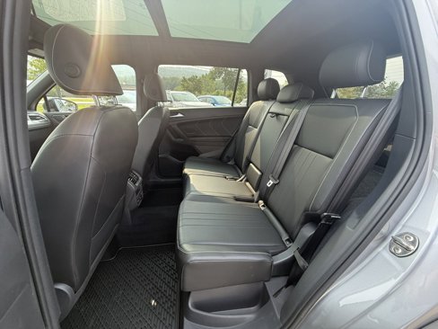 Used 2022 Volkswagen Tiguan SE R-Line image 21