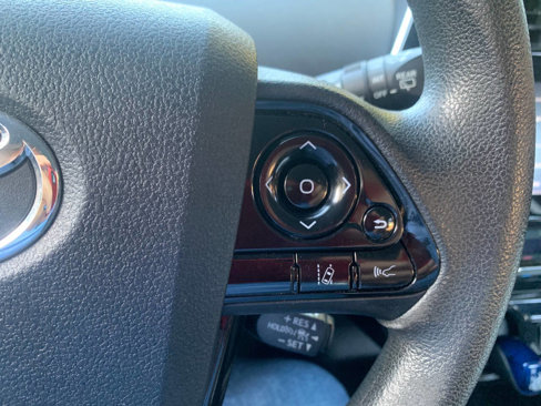 Used 2020 Toyota Prius LE image 28