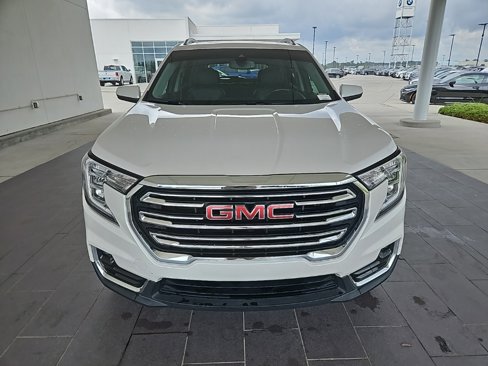 Used 2022 GMC Terrain SLT w/ LPO, Floor Liner Package image 2