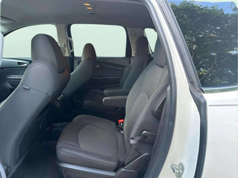 Used 2012 Chevrolet Traverse LT image 18